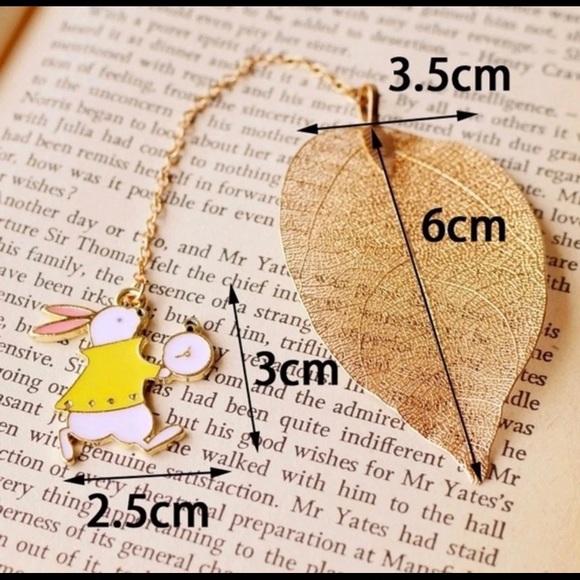 ✖️SOLD OUT✖️Alice In Wonderland (Rabbit) Bookmark - Picture 3 of 4